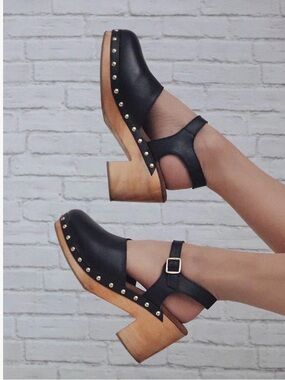 Sketchers Black Boho Leather Strap Wooden Heeled Platform Clogs